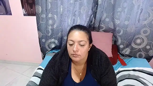Snapshot of FabritziAPiel chatting on June 19, 3:27 pm FabritziAPiel online show from June 19, 3:27 pm