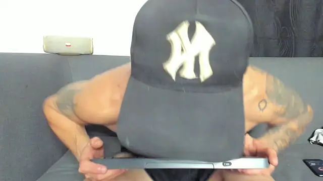 Snapshot of AlexRoyce_ chatting on June 11, 1:27 am AlexRoyce online show from June 11, 1:27 am