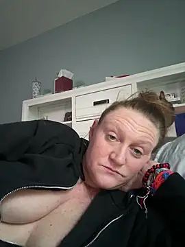 Kellilyn10 online show from June 18, 10:30 am