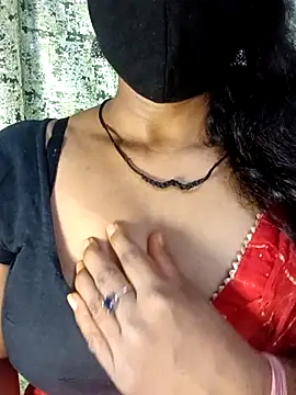 Juli 80 online show from July 17, 8:54 am