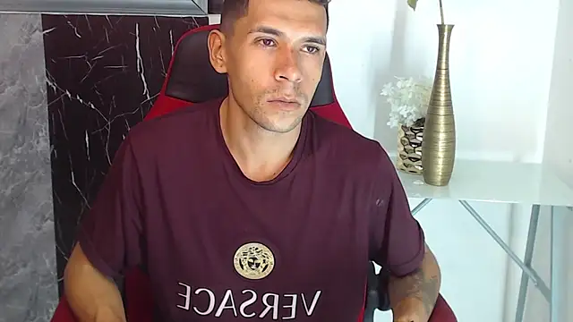 Miguel sexxx online show from June 7, 4:00 pm