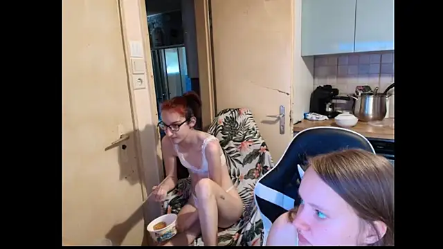 Sexycouple3518 online show from May 27, 3:53 pm