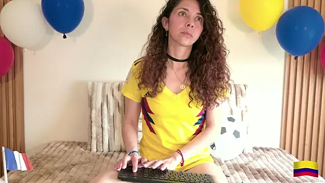 Snapshot of alissonandree chatting on June 17, 5:03 pm alissonandree online show from June 17, 5:03 pm
