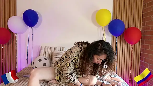 Snapshot of alissonandree chatting on June 19, 6:56 pm alissonandree online show from June 19, 6:56 pm