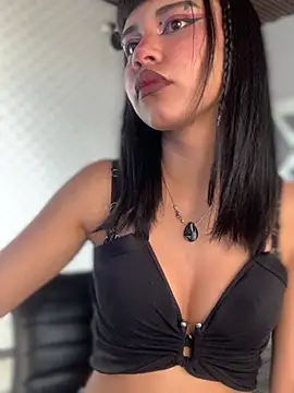 AntonellaCooper Pink online show from May 16, 7:12 pm
