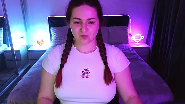 Redd Vixen online show from May 16, 12:07 am