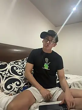nikolasmalek89 online show from May 7, 2:17 am