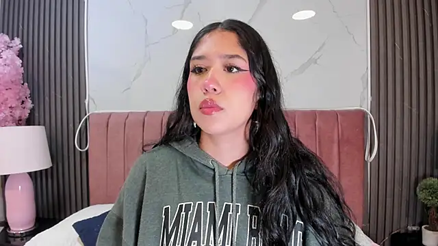 Snapshot of Hanna_Thorne chatting on June 18, 7:40 pm Hanna Thorne online show from June 18, 7:40 pm