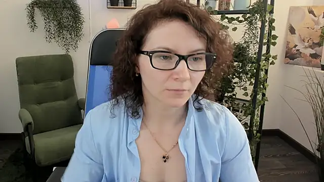 AureliaGleam online show from May 18, 1:45 am