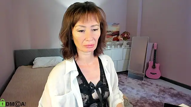 gracekellyyy online show from June 6, 3:44 am