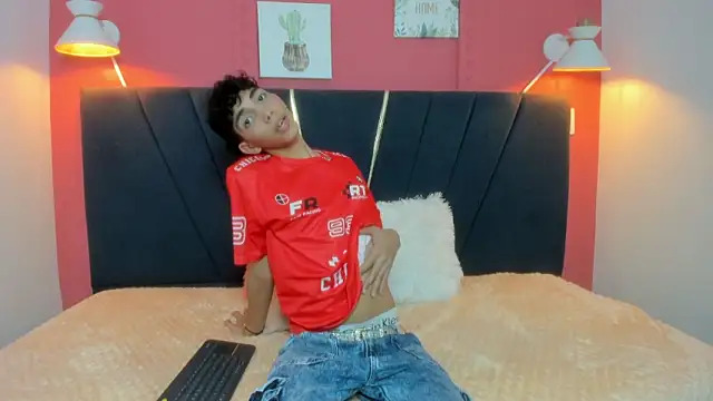 ero boy40 online show from June 18, 4:13 am