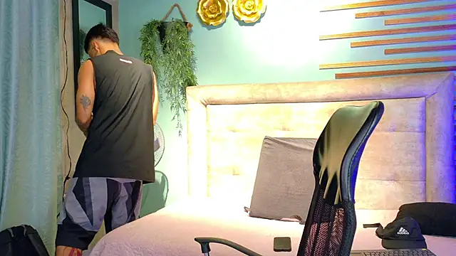 Snapshot of criss_hardcock_ chatting on June 13, 1:20 pm criss hardcock online show from June 13, 1:20 pm