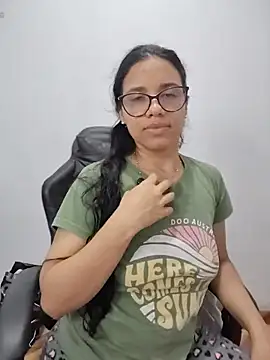 Snapshot of alanahot94 chatting on May 31, 1:36 am alanahot94 online show from May 31, 1:36 am