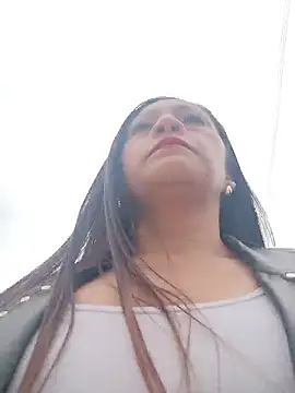 Snapshot of Vely_ chatting on June 5, 5:40 pm Vely online show from June 5, 5:40 pm