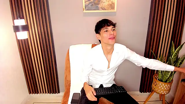 Snapshot of jacob_colliins chatting on July 10, 5:59 pm jacob colliins online show from July 10, 5:59 pm