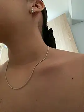 fluffylips online show from June 25, 11:59 am