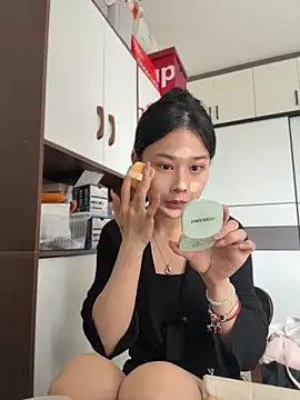 cuteluky18 online show from May 14, 3:13 am