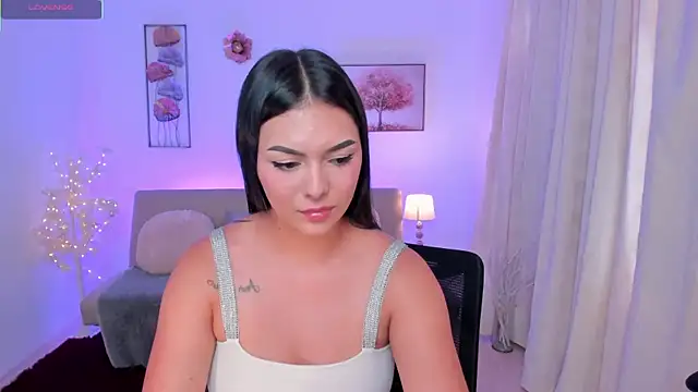 Emma Moretti1 online show from May 19, 8:26 pm