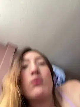 Snapshot of Valery_Salmons chatting on June 25, 12:20 pm Valery Salmons online show from June 25, 12:20 pm