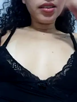 Snapshot of venuseyes25 chatting on June 6, 6:07 am venuseyes25 online show from June 6, 6:07 am