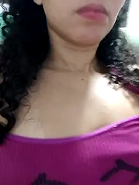 Snapshot of venuseyes25 chatting on June 10, 5:28 am venuseyes25 online show from June 10, 5:28 am