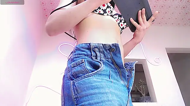 everlin 01 online show from July 26, 6:59 pm