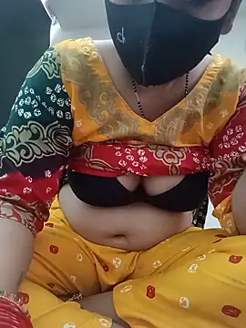 Snapshot of babi8877 chatting on May 15, 1:45 am babi8877 online show from May 15, 1:45 am