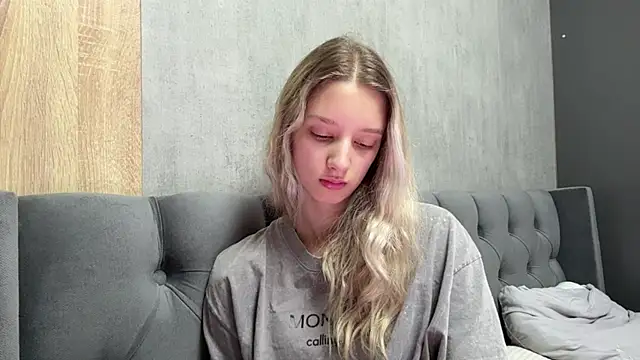 Tiffany Blom online show from May 10, 7:13 am