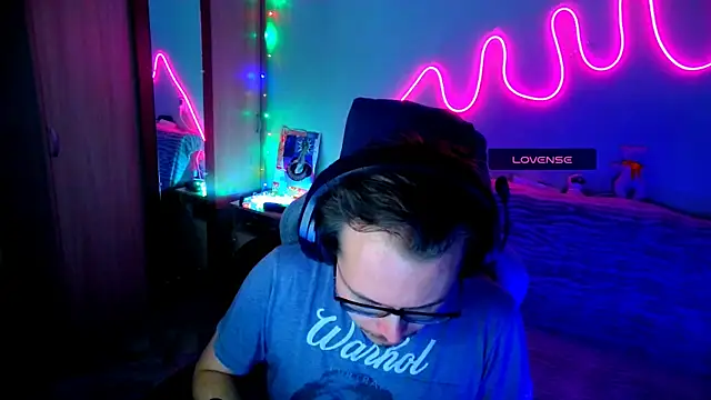 MeLanXolik online show from June 3, 8:25 pm