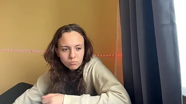 OlivaMaciolek online show from May 10, 11:37 am