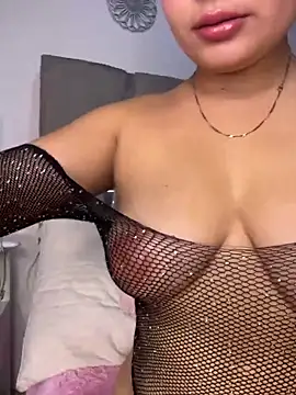 Yassy 11 online show from May 27, 8:50 pm