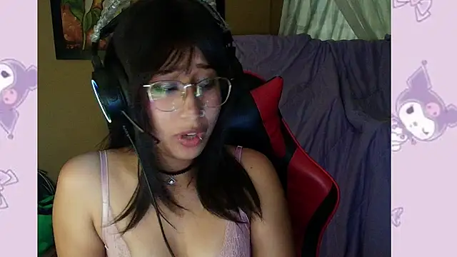 laritlover online show from June 20, 5:10 am