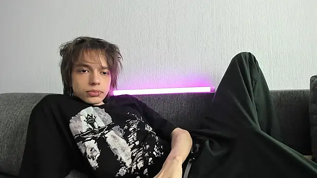 Nolan Sagee online show from May 14, 7:37 am