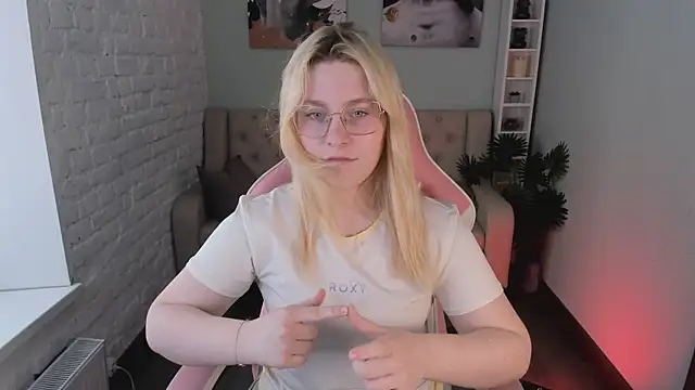 StellaVanilla online show from June 7, 12:31 pm