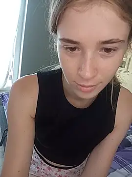 Snapshot of BarniLilit chatting on August 6, 7:43 am BarniLilit online show from August 6, 7:43 am