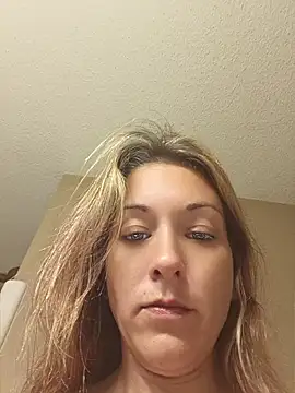 Snapshot of missbellastar chatting on June 22, 2:24 am missbellastar online show from June 22, 2:24 am