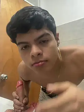 Snapshot of luiser_hotie chatting on June 27, 8:30 am luiser hotie online show from June 27, 8:30 am