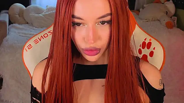 Snapshot of Regina_Amour chatting on June 28, 1:17 pm Regina Amour online show from June 28, 1:17 pm