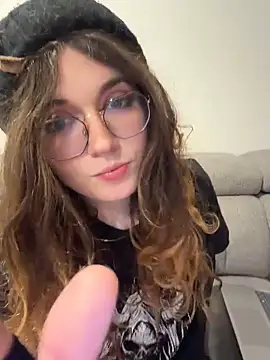cutypiefull online show from May 15, 11:01 pm