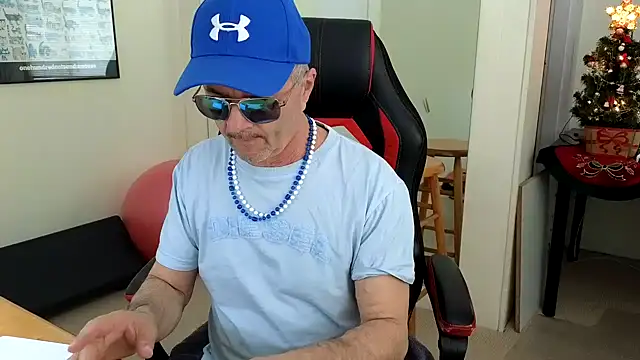 hotdadbod online show from December 12, 9:26 pm