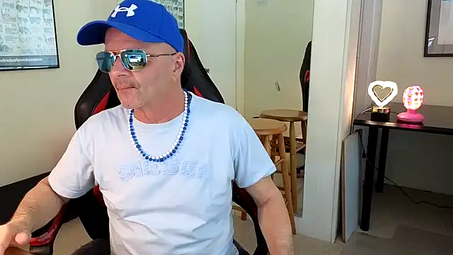 hotdadbod online show from January 16, 9:40 pm