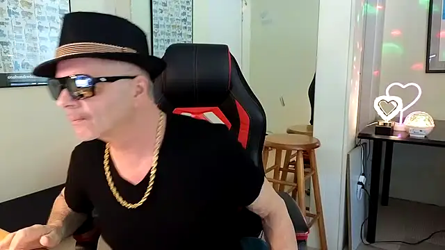 hotdadbod online show from January 20, 9:32 pm