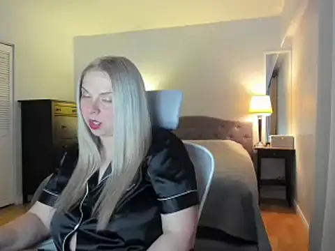 Snapshot of Laviora chatting on June 18, 5:51 am Laviora online show from June 18, 5:51 am