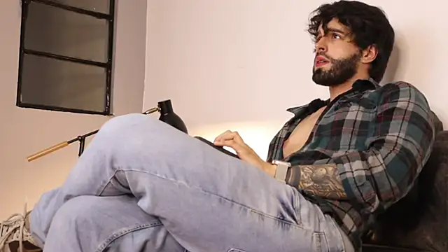 JuanMillano online show from May 30, 1:35 am