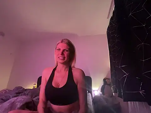 Hailey amour online show from May 18, 9:09 pm
