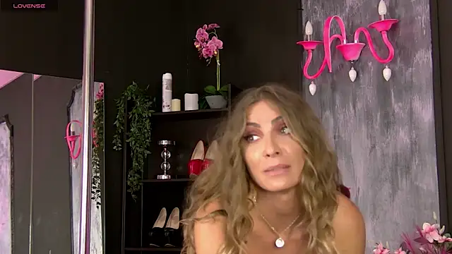 AnneGoddesss online show from June 4, 5:30 pm