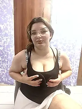 Snapshot of Nika6524 chatting on May 16, 7:56 pm Nika6524 online show from May 16, 7:56 pm