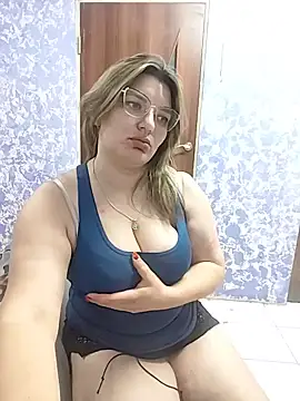 Snapshot of Nika6524 chatting on June 8, 7:58 pm Nika6524 online show from June 8, 7:58 pm