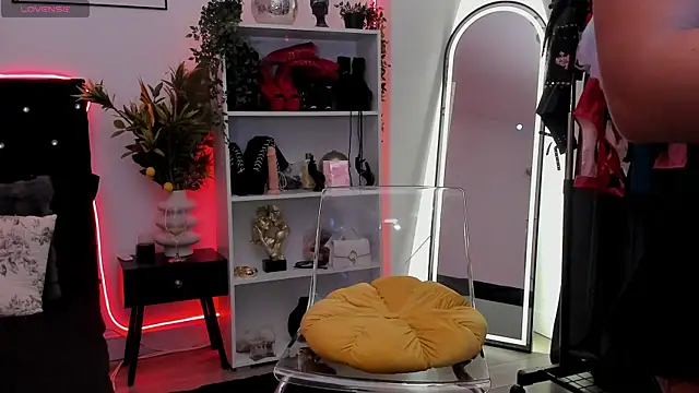 AmyyyDiamond online show from June 10, 5:12 pm