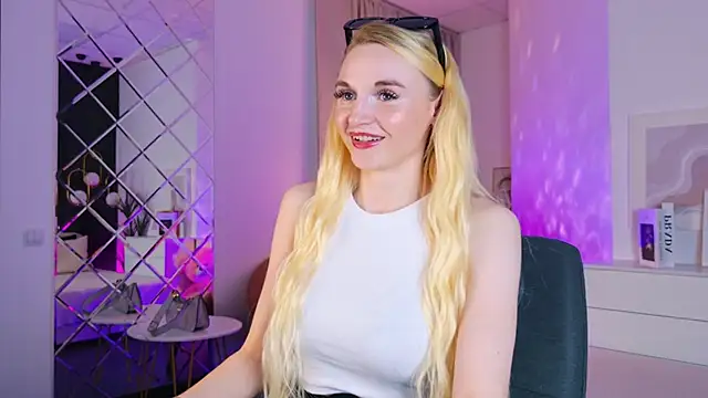 Mila  Lux online show from May 29, 8:29 pm